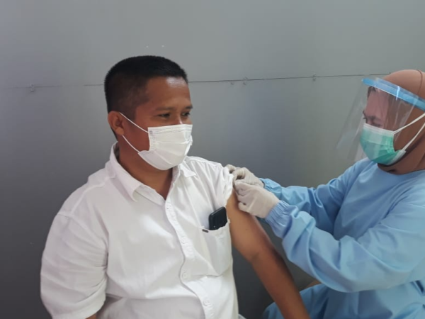 Vaksinasi Massal Covid-19 Kampus Biru Bekerja Sama Dengan Polres Kerinci & RSUD H. BAKRI SUNGAI PENUH