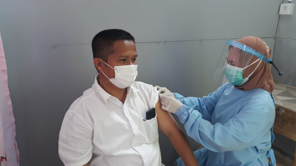 Vaksinasi Massal Covid-19 Kampus Biru Bekerja Sama Dengan Polres Kerinci & RSUD H. BAKRI SUNGAI PENUH