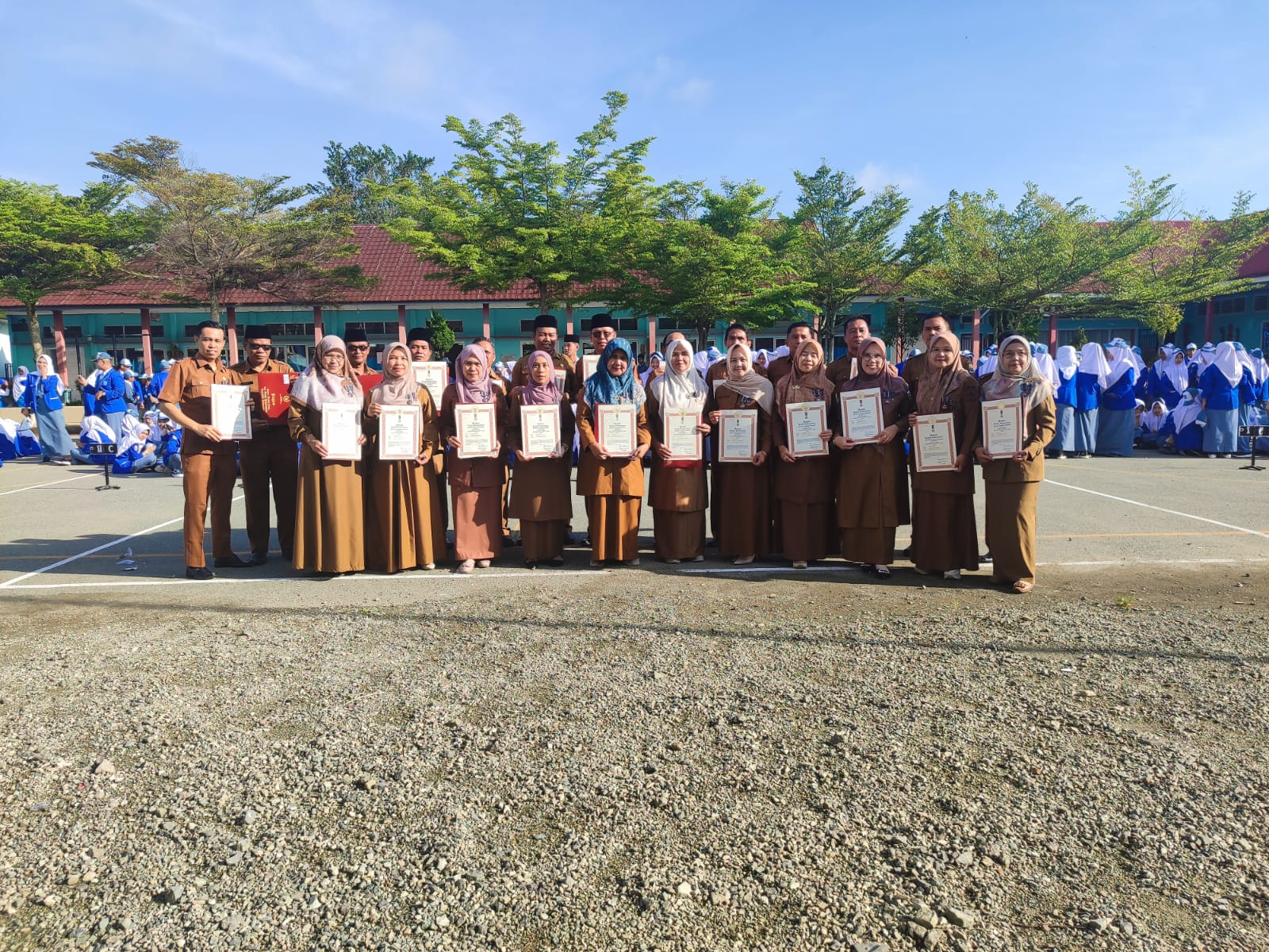 PENYERAHAN PENGHARGAAN SATYALANCANA KARYA SATYA X, XX, XXX TAHUN PENYERAHAN PENGHARGAAN SATYALANCANA KARYA SATYA X, XX, XXX TAHUN
