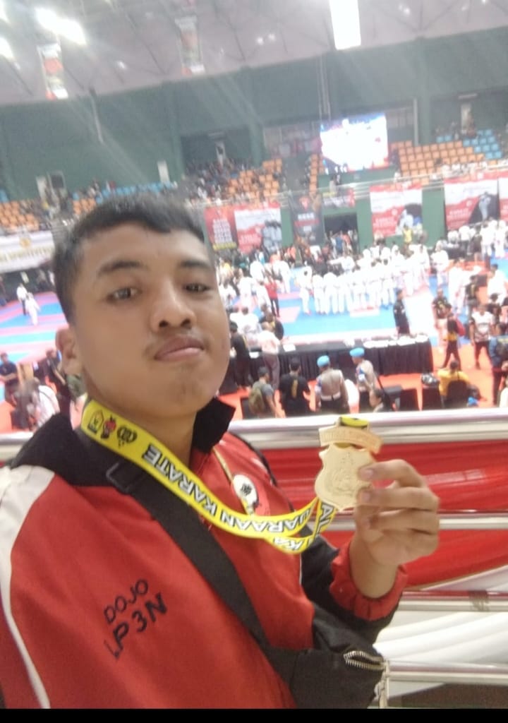 MEDALI EMAS KEJUARAAN NASIONAL KARATE KAPOLRI CUP 2024 KOMITE KELAS +76 JUNIOR PUTRA