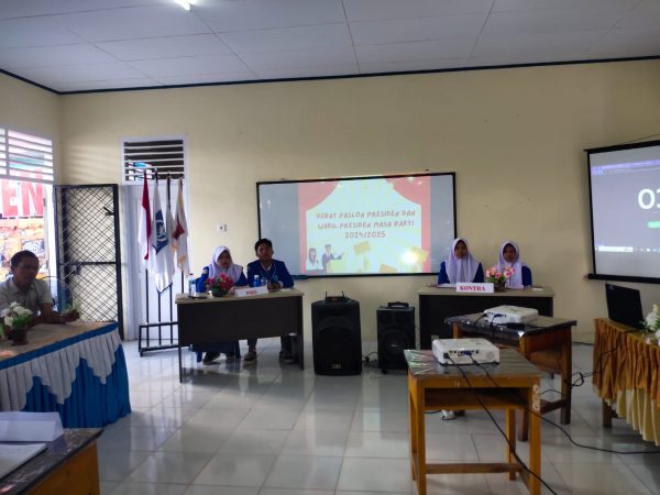 DEBAT PASLON PRESIDEN DAN WAKIL PRESIDEN OSIS MASA BAKTI 2024/2025