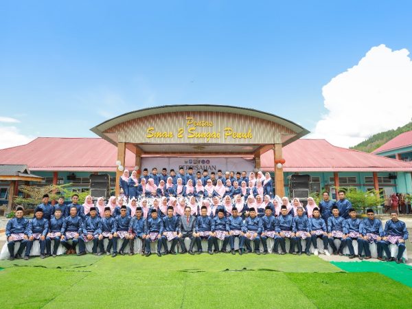 PELEPASAN KOMUNITAS XII, GURU PURNA TUGAS DAN PINDAH TUGAS DENGAN KELUARGA BESAR SMA NEGERI 2 SUNGAI PENUH PELEPASAN KOMUNITAS XII, GURU PURNA TUGAS DAN PINDAH TUGAS DENGAN KELUARGA BESAR SMA NEGERI 2 SUNGAI PENUH