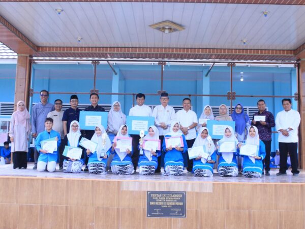 PEMBAGIAN RAPOR HASIL BELAJAR SEMESTER GANJIL TAHUN AJARAN 2025/2026